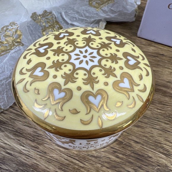 BUCKINGHAM PALACE FINE BONE TRINKET PILL BOX, ROYAL COLLECTION 1999 - Picture 2 of 11
